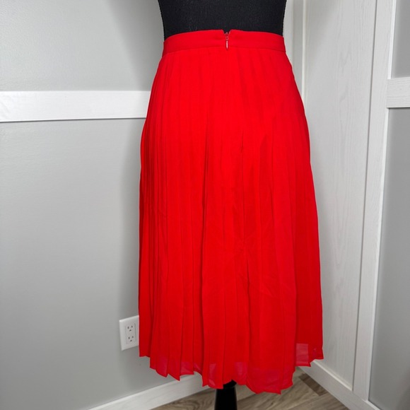 Ann Taylor Red Pleated Midi Skirt Size 2 Lined Flowy Classic Elegant - Picture 4 of 6